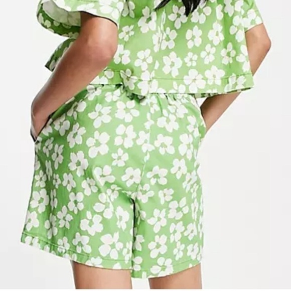 TOPSHOP CO ORD PULL ON HIBISCUS FLORAL PRINT SHORTS SIZE 4 IN GREEN - Picture 2 of 10